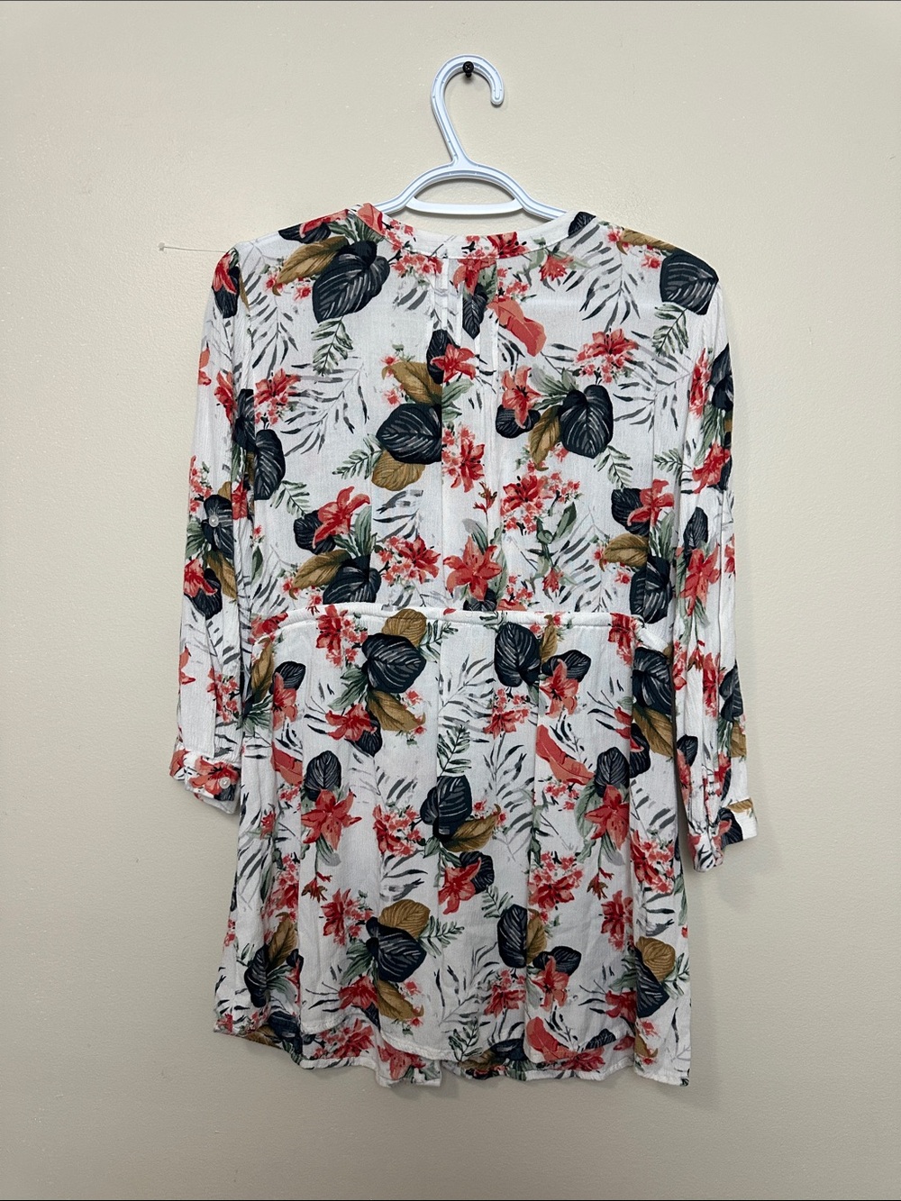 Hilary Radley Floral Tunic Top Size M Rayon Roll Sleeve Blouse - Picture 6 of 6